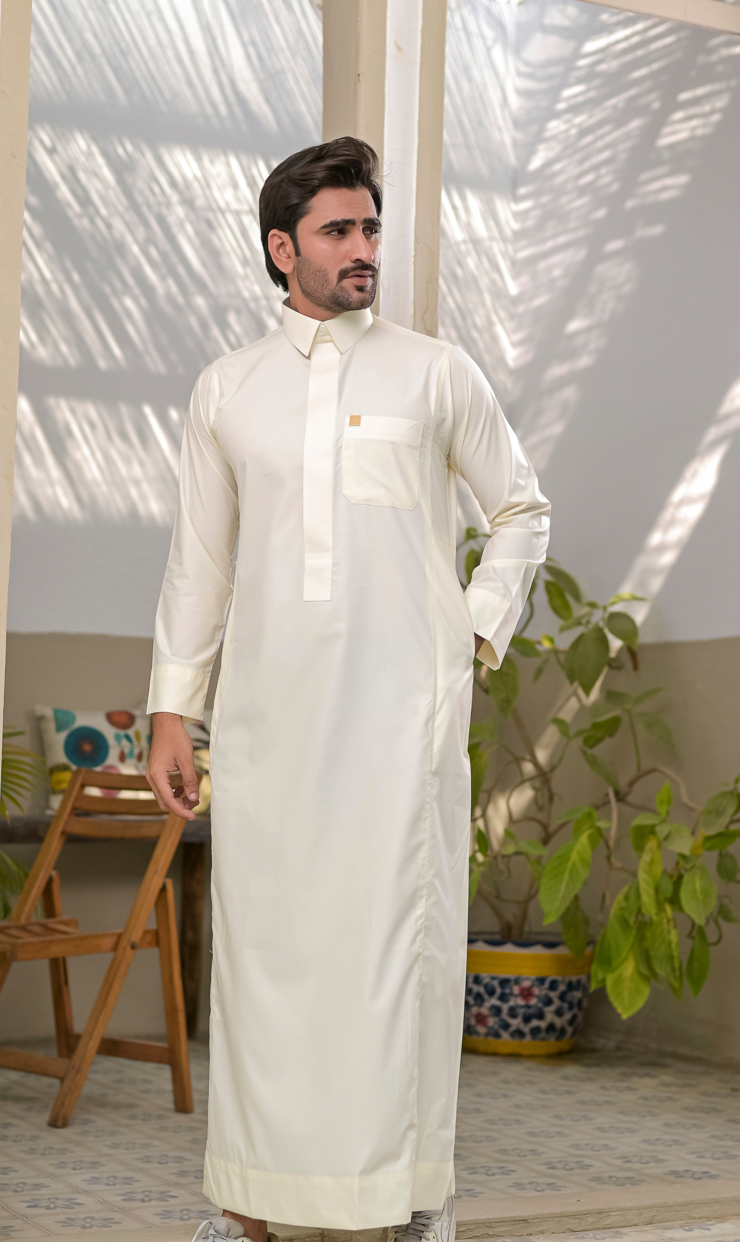 Claasic Saudi Thobe | Jubba with Pointed Collar